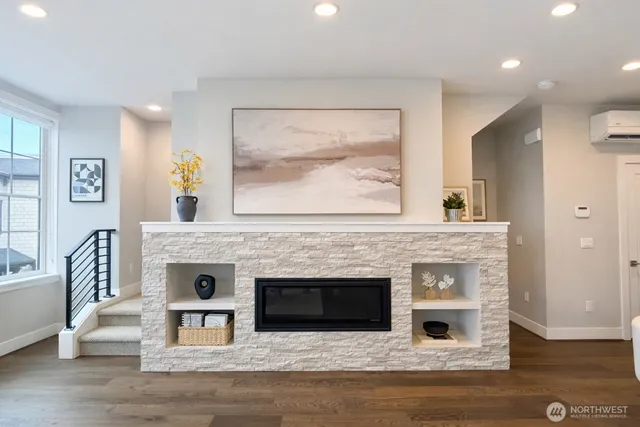 $5,990 | 2111 9th Avenue West, Unit 24, Seattle, WA 98119