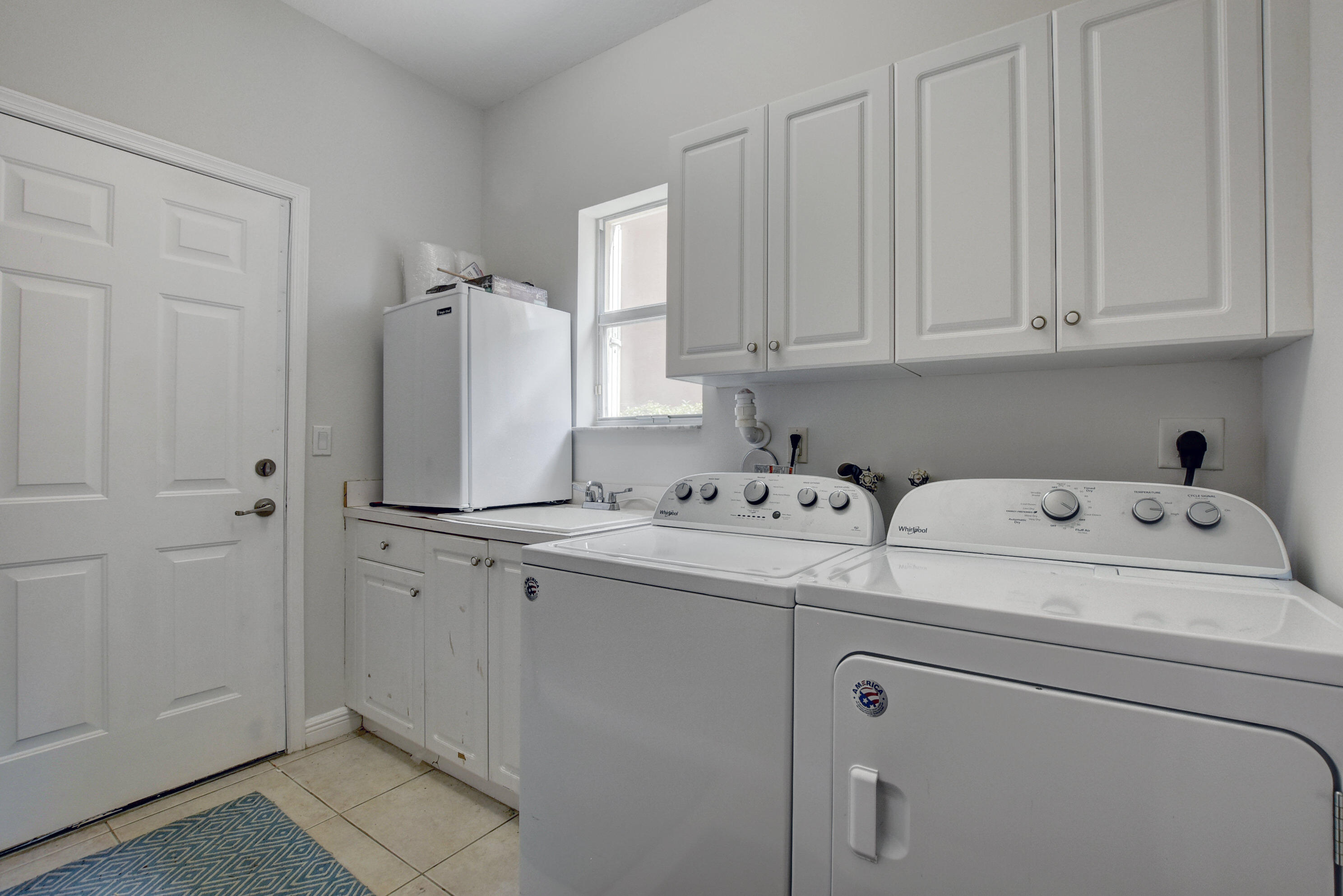 9744 Roche Place Wellington, FL 33414 - Photo 30 of 46 Laundry room