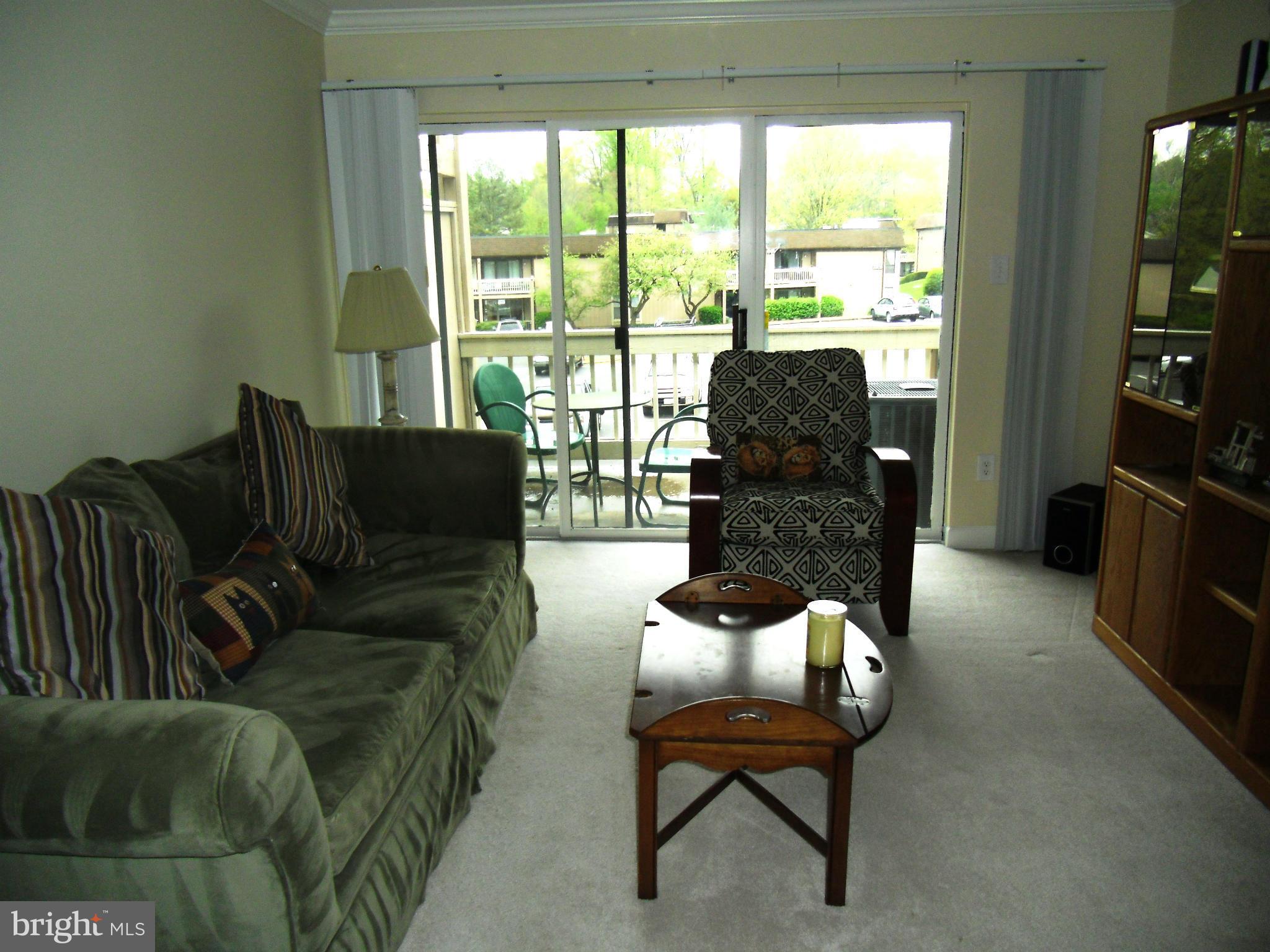 5804 Royal Ridge Drive, Unit G Springfield, VA 22152 - Photo 20 of 24 Living Room