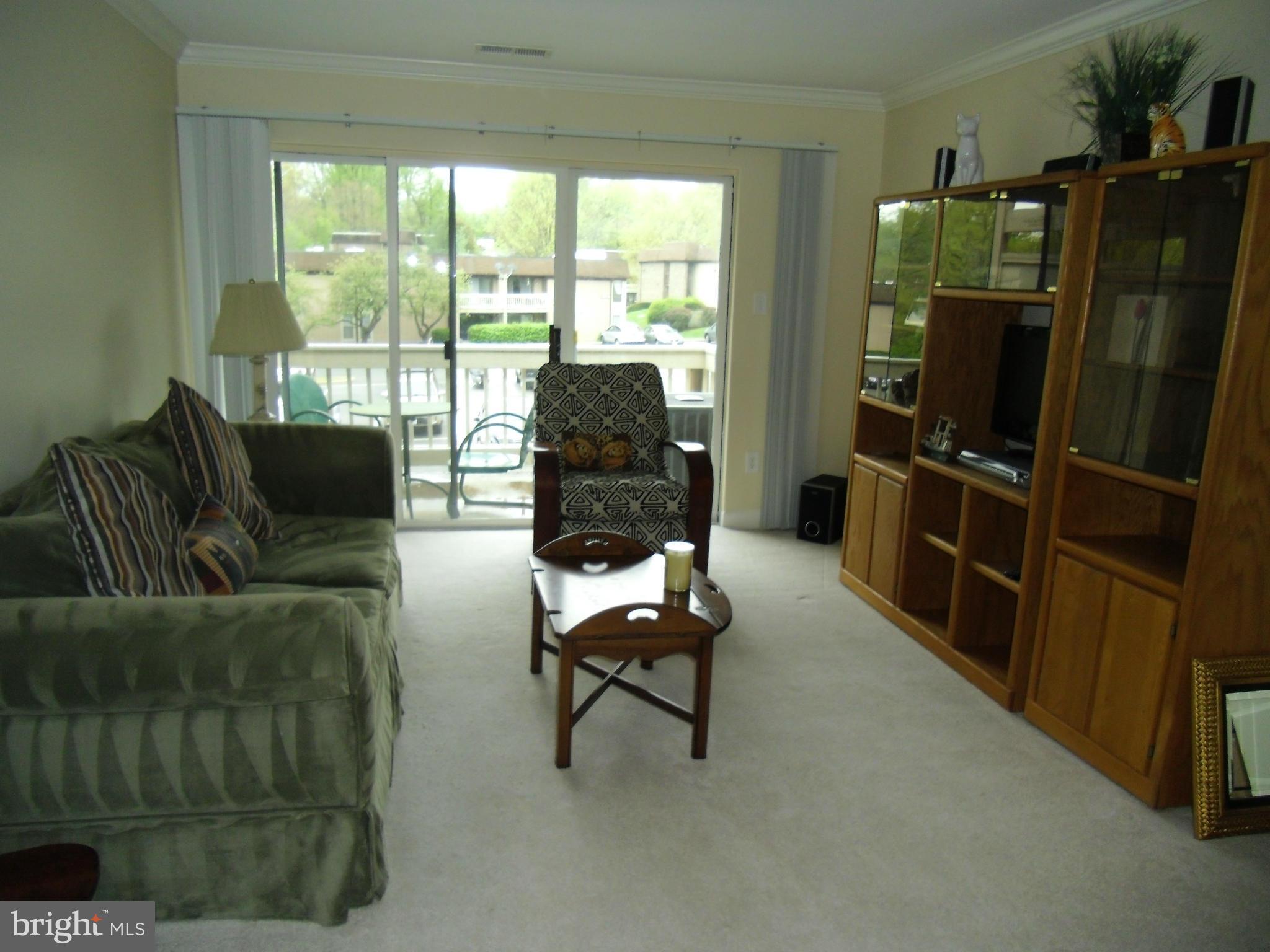 5804 Royal Ridge Drive, Unit G Springfield, VA 22152 - Photo 21 of 24 Living Room