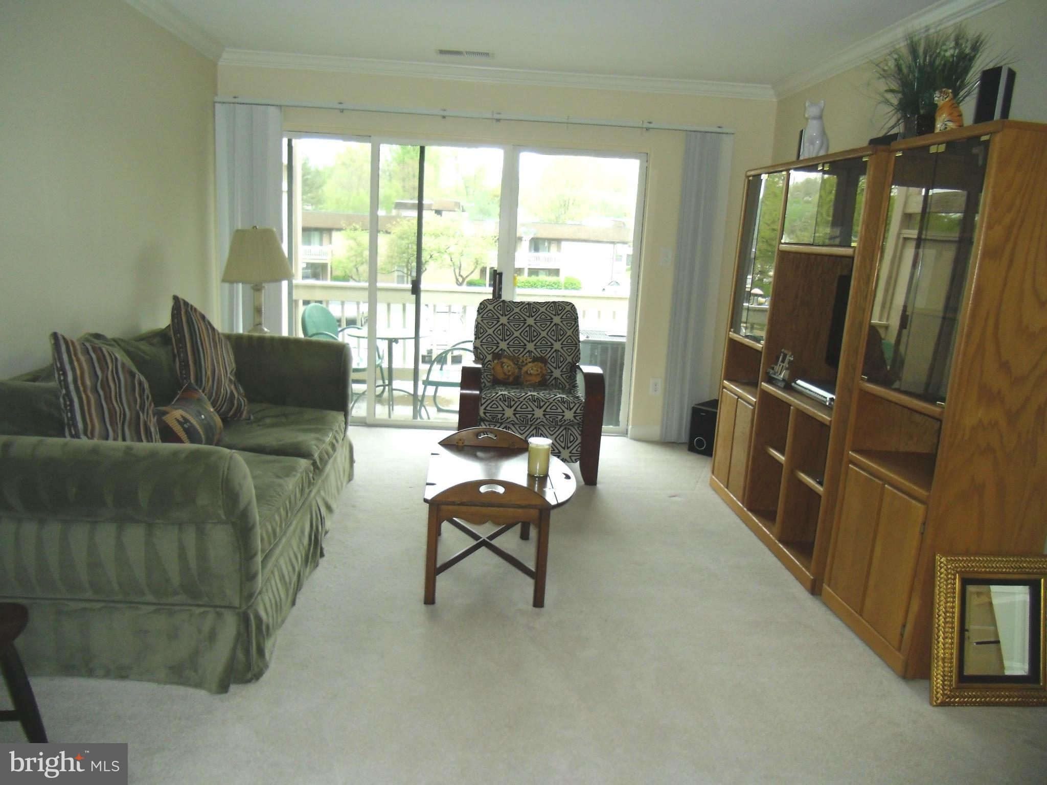 5804 Royal Ridge Drive, Unit G Springfield, VA 22152 - Photo 5 of 24 Living Room