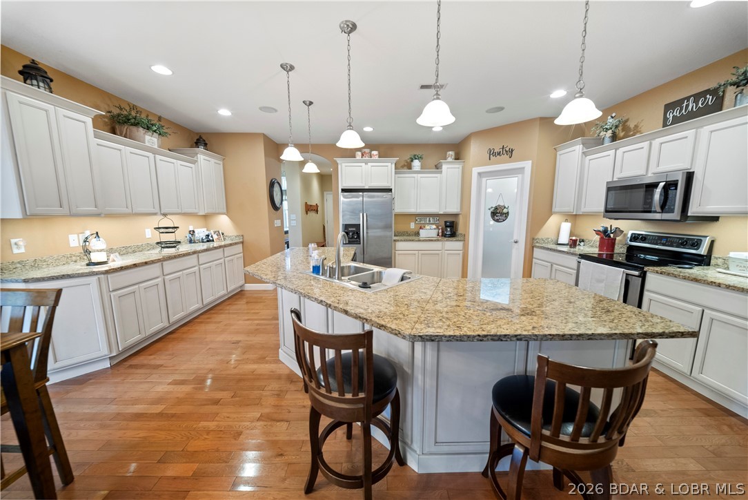 47 Mockingbird Road Lake Ozark, MO 65049 - Photo 18 of 66 full view of the kitchen