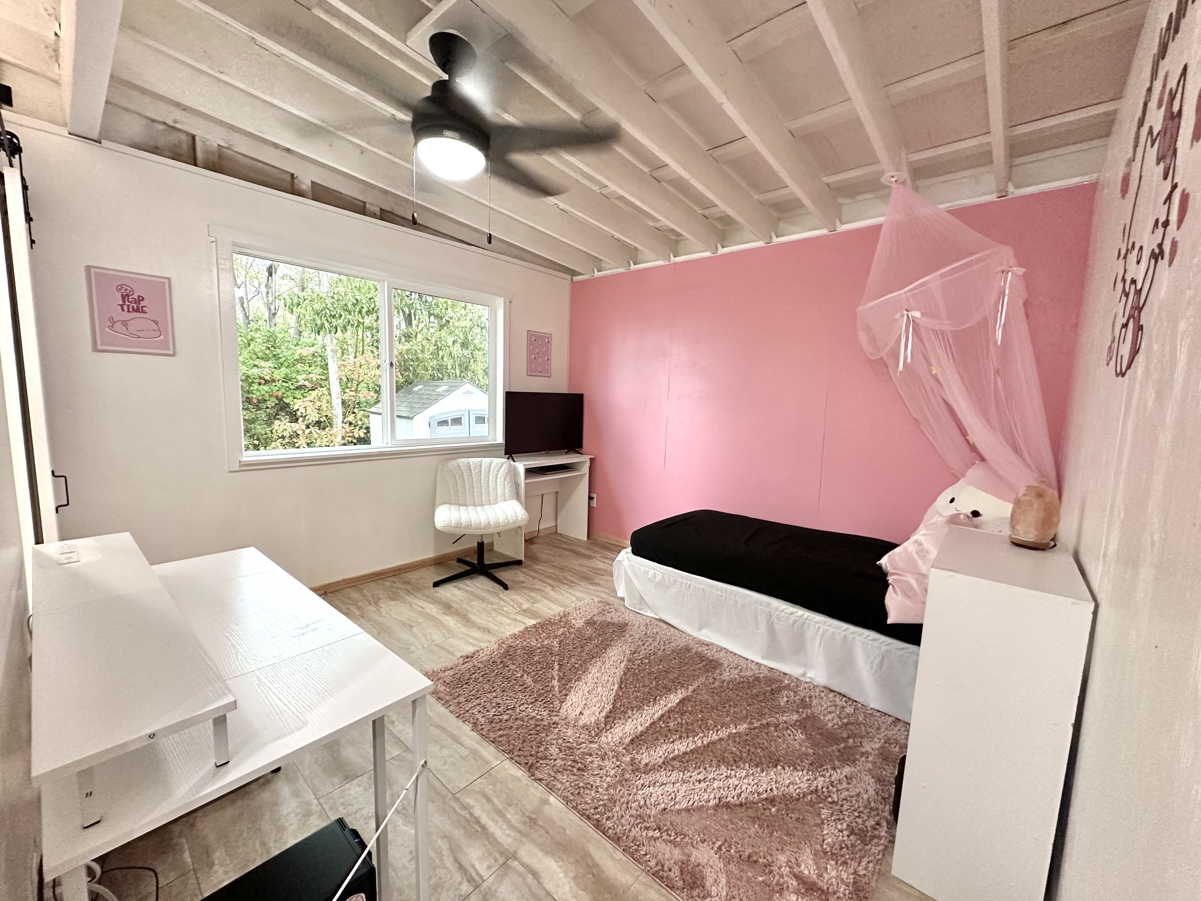 92-2083 Kailua Boulevard Ocean View, HI 96704 - Photo 11 of 30 a bedroom with a bed and a window