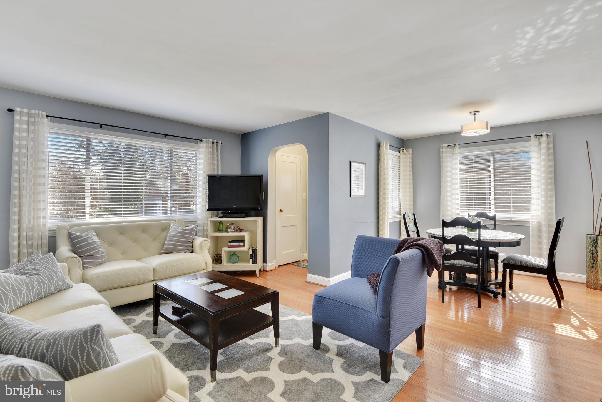 9914 Markham Street Silver Spring, MD 20901 - Photo 5 of 27 Interior (General)