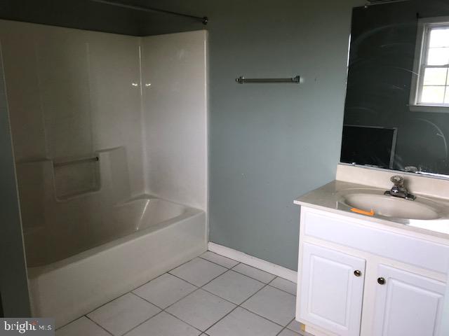 946 South Spring Road Vineland, NJ 08361 - Photo 16 of 19 Master bathroom