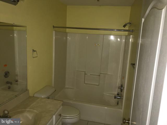 946 South Spring Road Vineland, NJ 08361 - Photo 18 of 19 Full bathroom