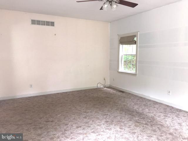 946 South Spring Road Vineland, NJ 08361 - Photo 10 of 19 Family room