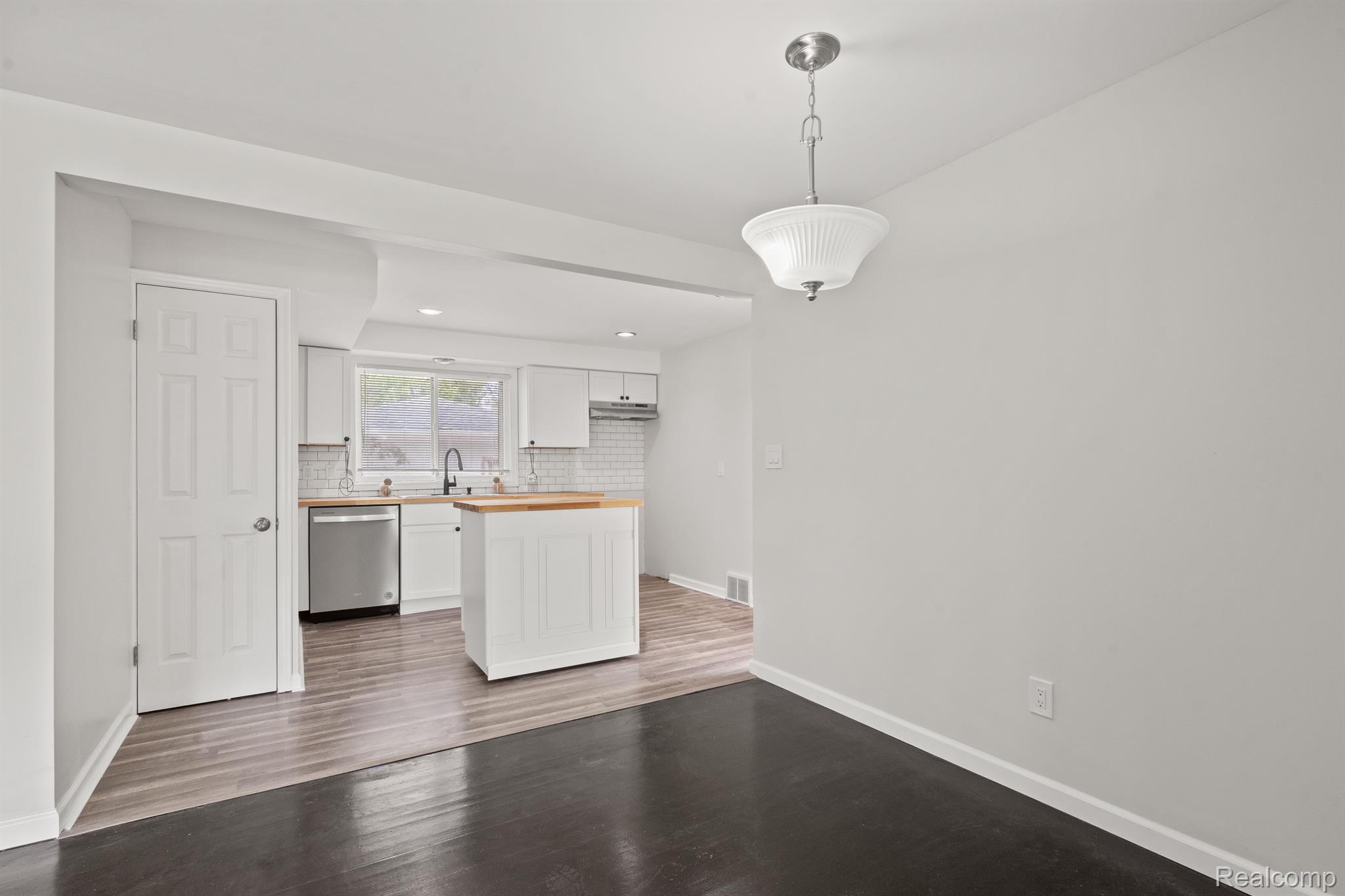 29377 Rambling Road Southfield, MI 48076 - Photo 5 of 18 Gallery Image 5