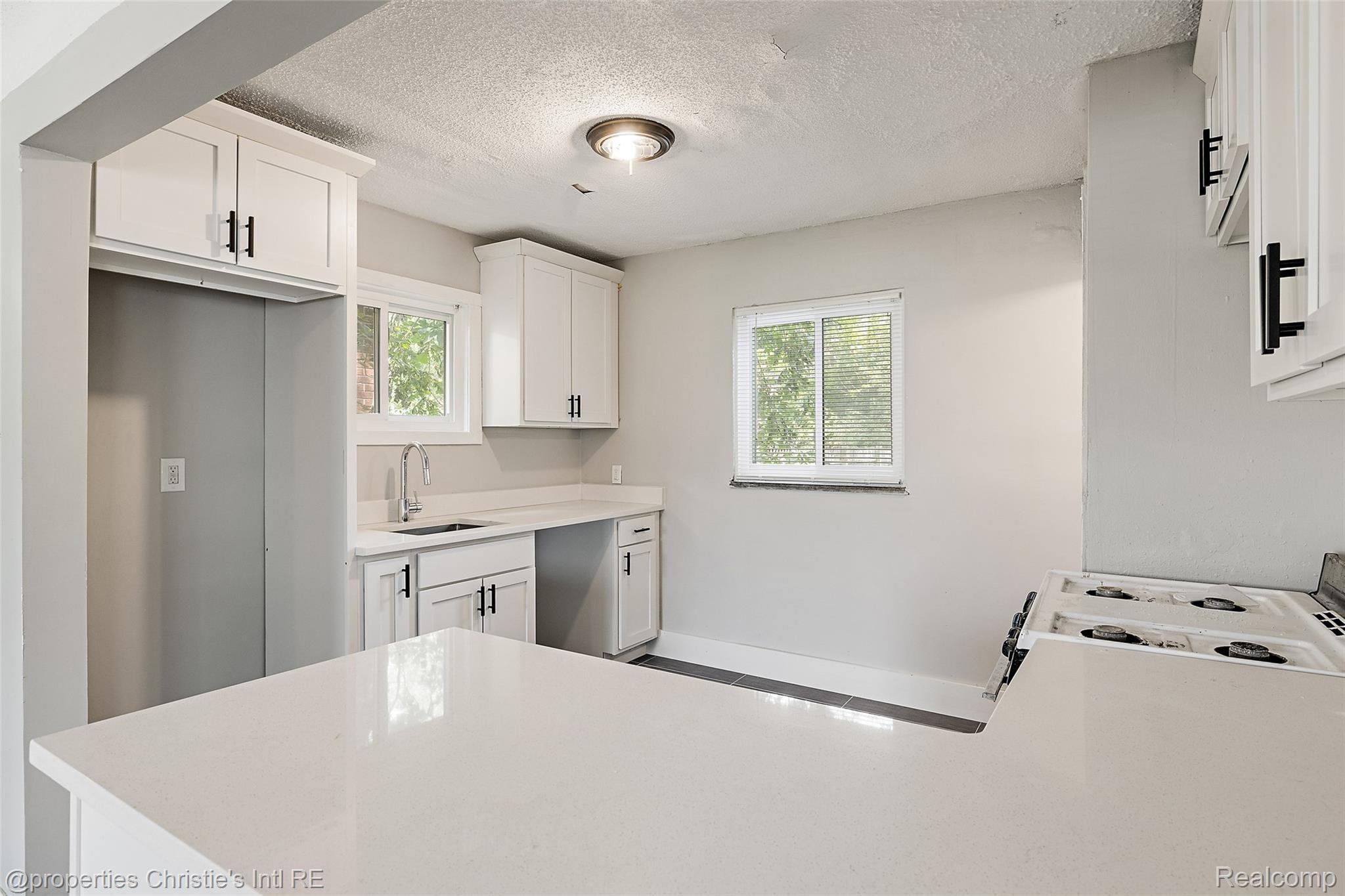 4190 Devonshire Road Detroit, MI 48224 - Photo 9 of 24 4190 Devonshire Rd-14.jpg