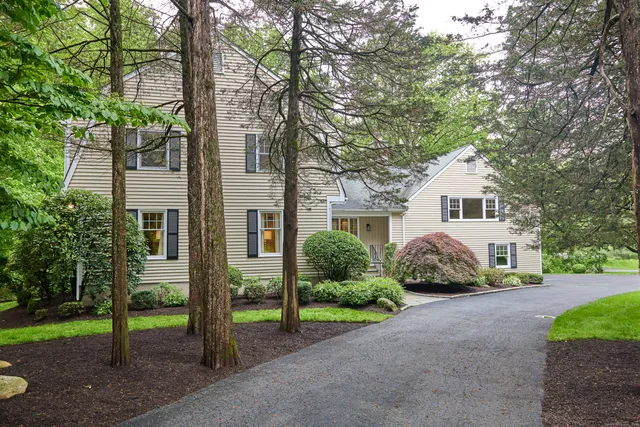 $1,300,000 | 42 Trails End Road, Weston, CT 06883