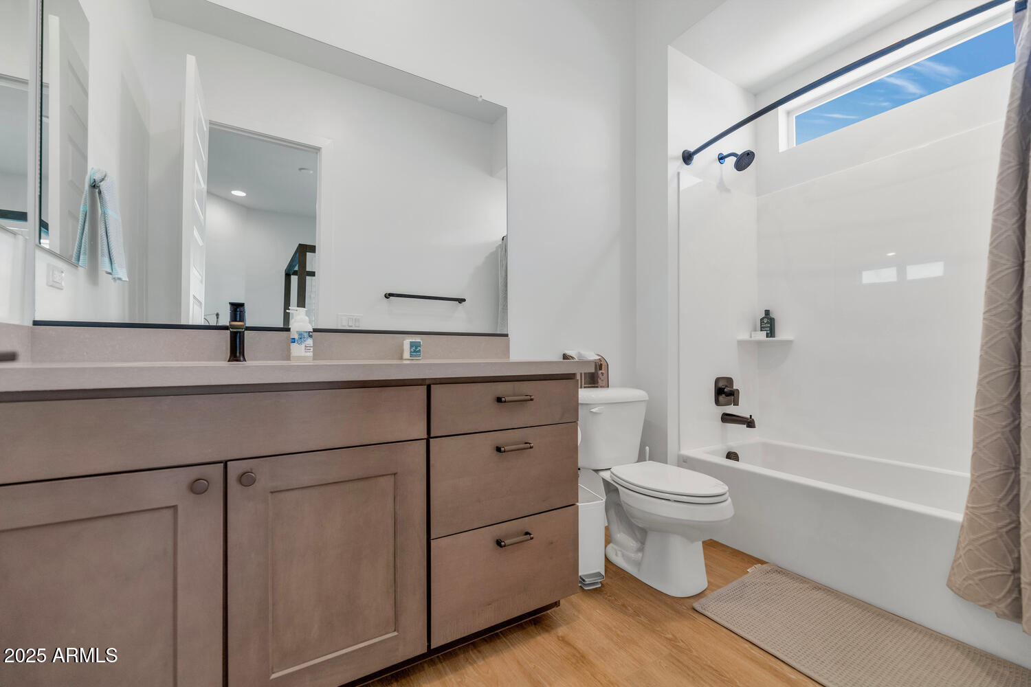 2041 East Fallen Leaf Lane Phoenix, AZ 85024 - Photo 20 of 31 a bathroom with a toilet a sink and a bathtub
