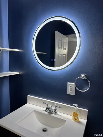 $900 | 3814 Mississippi Avenue, Davenport, IA 52807