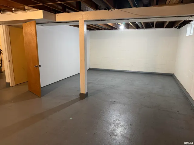 $900 | 3814 Mississippi Avenue, Davenport, IA 52807