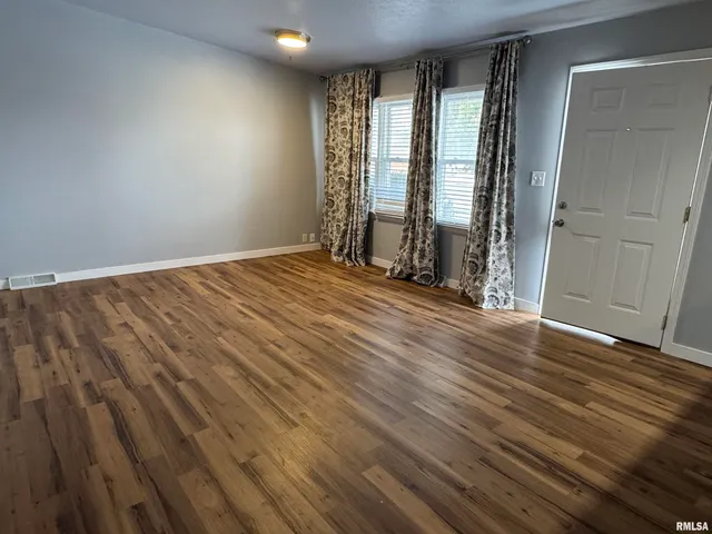 $900 | 3814 Mississippi Avenue, Davenport, IA 52807