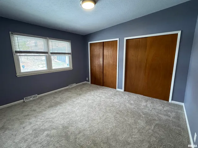 $900 | 3814 Mississippi Avenue, Davenport, IA 52807