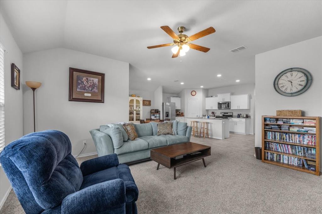 513 Derby Lane Springtown, TX 76082 - Photo 10 of 28