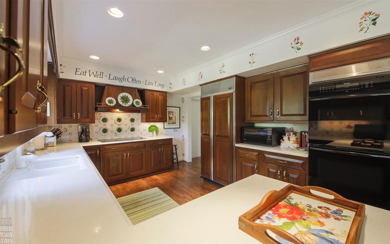 68 North Deeplands Road Grosse Pointe, MI 48236 - Photo 14 of 40 Gourmet Kitchen
