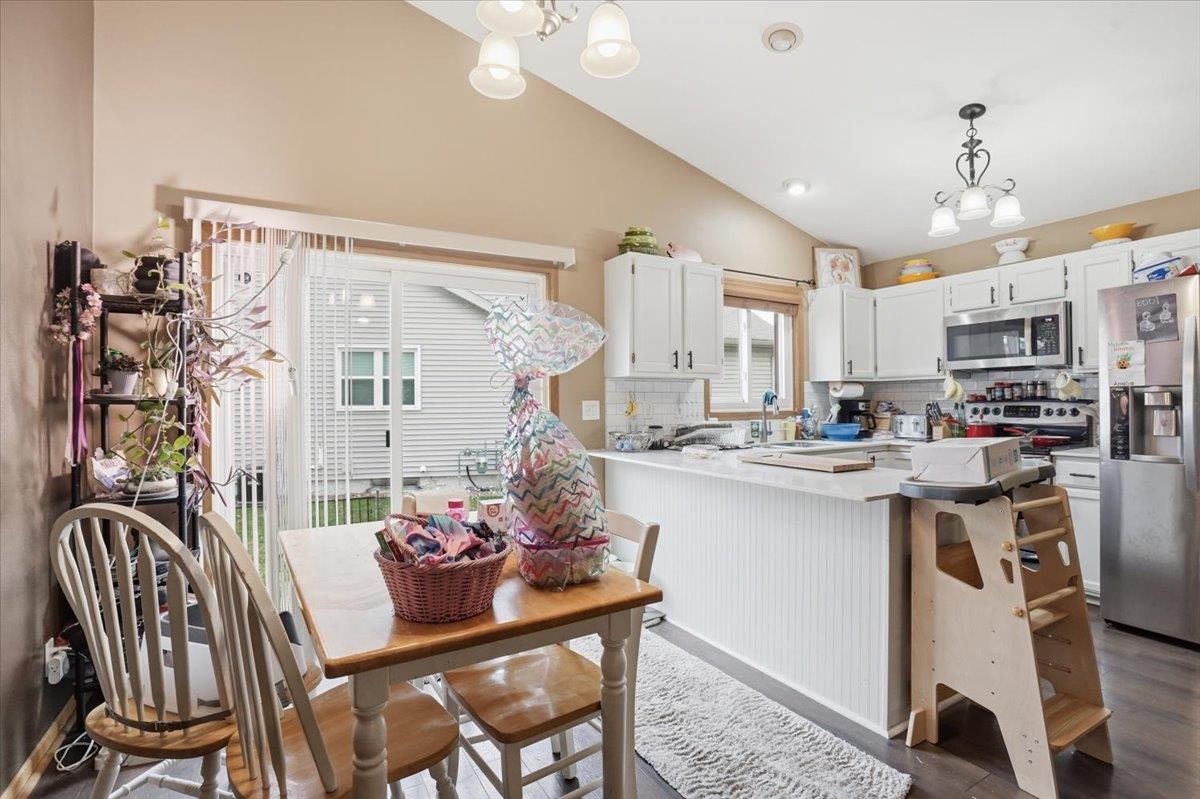 620 Constitution Lane DeForest, WI 53532 - Photo 14 of 45