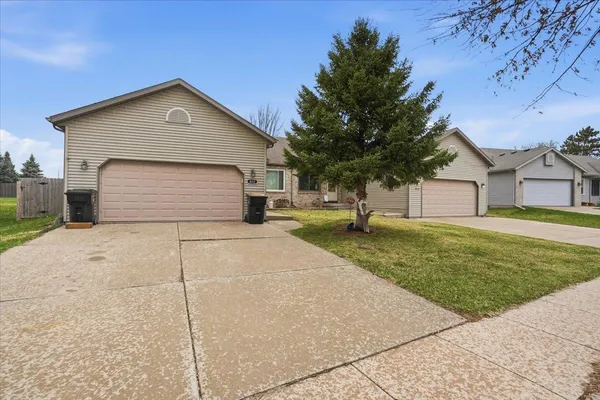 $334,900 | 620 Constitution Lane, DeForest, WI 53532