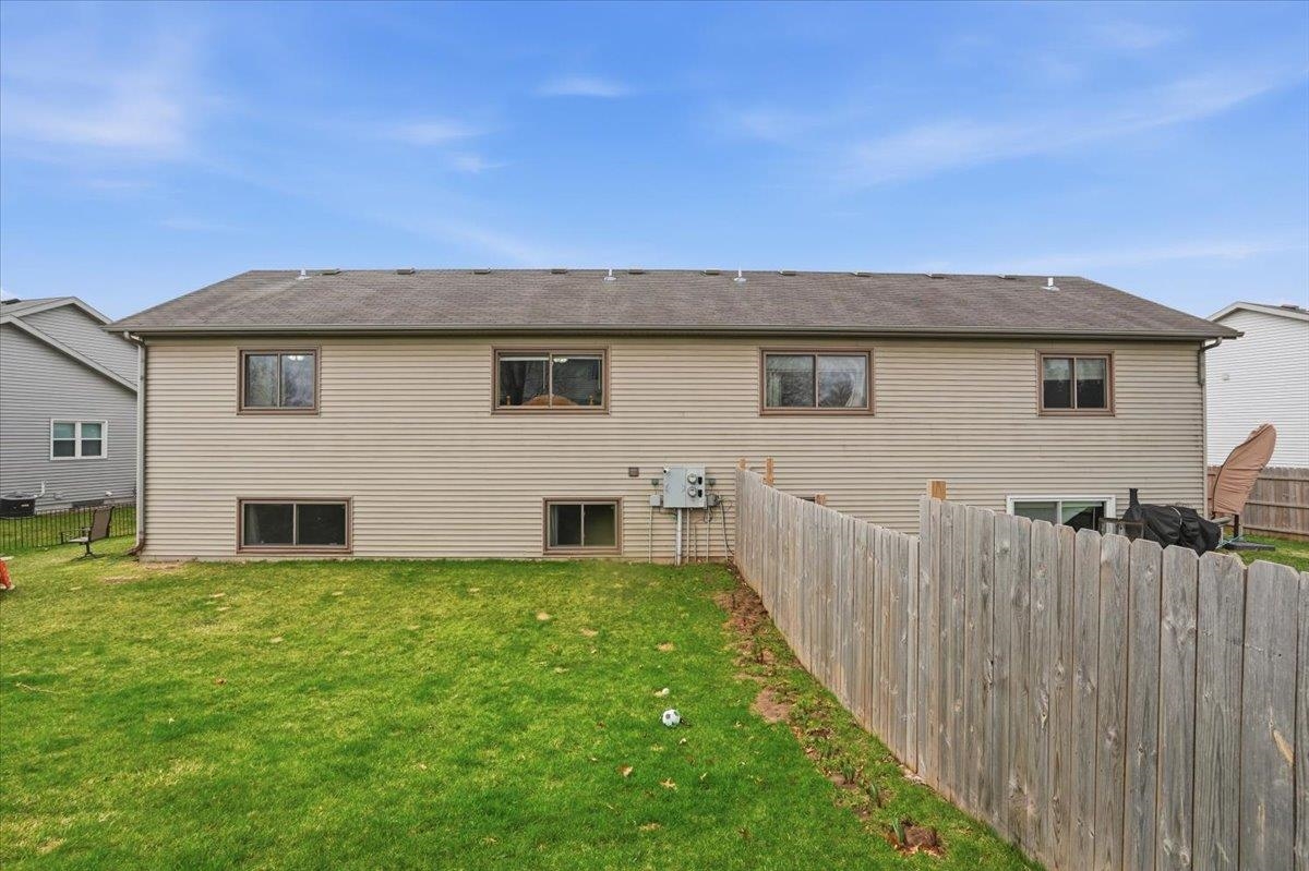 620 Constitution Lane DeForest, WI 53532 - Photo 38 of 45
