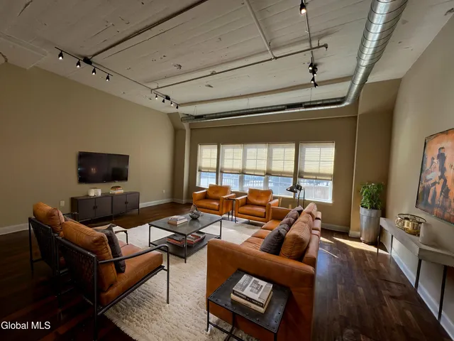 $1,600 | 733 Broadway, Unit 102, Albany, NY 12207