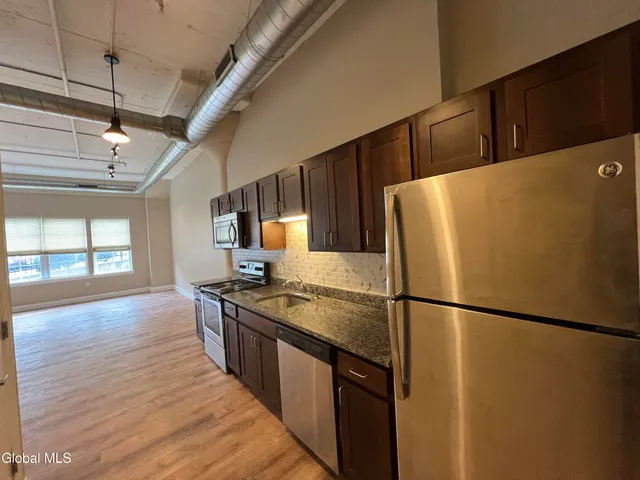 $1,600 | 733 Broadway, Unit 102, Albany, NY 12207