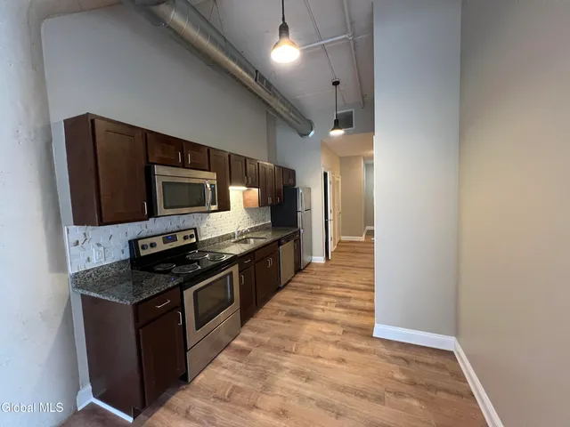 $1,600 | 733 Broadway, Unit 102, Albany, NY 12207