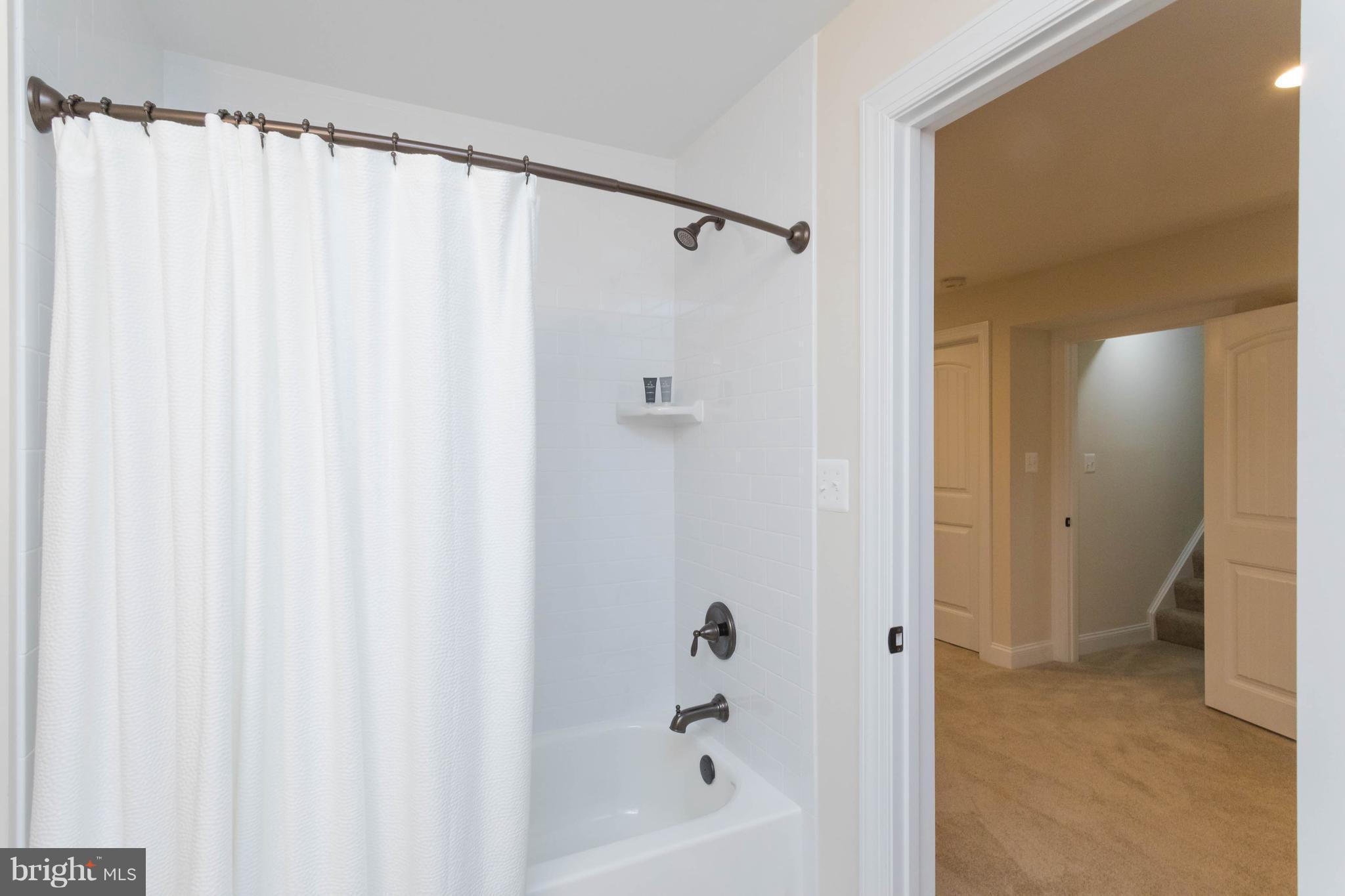 2024 Riley Road Amissville, VA 20106 - Photo 23 of 30 Bath
