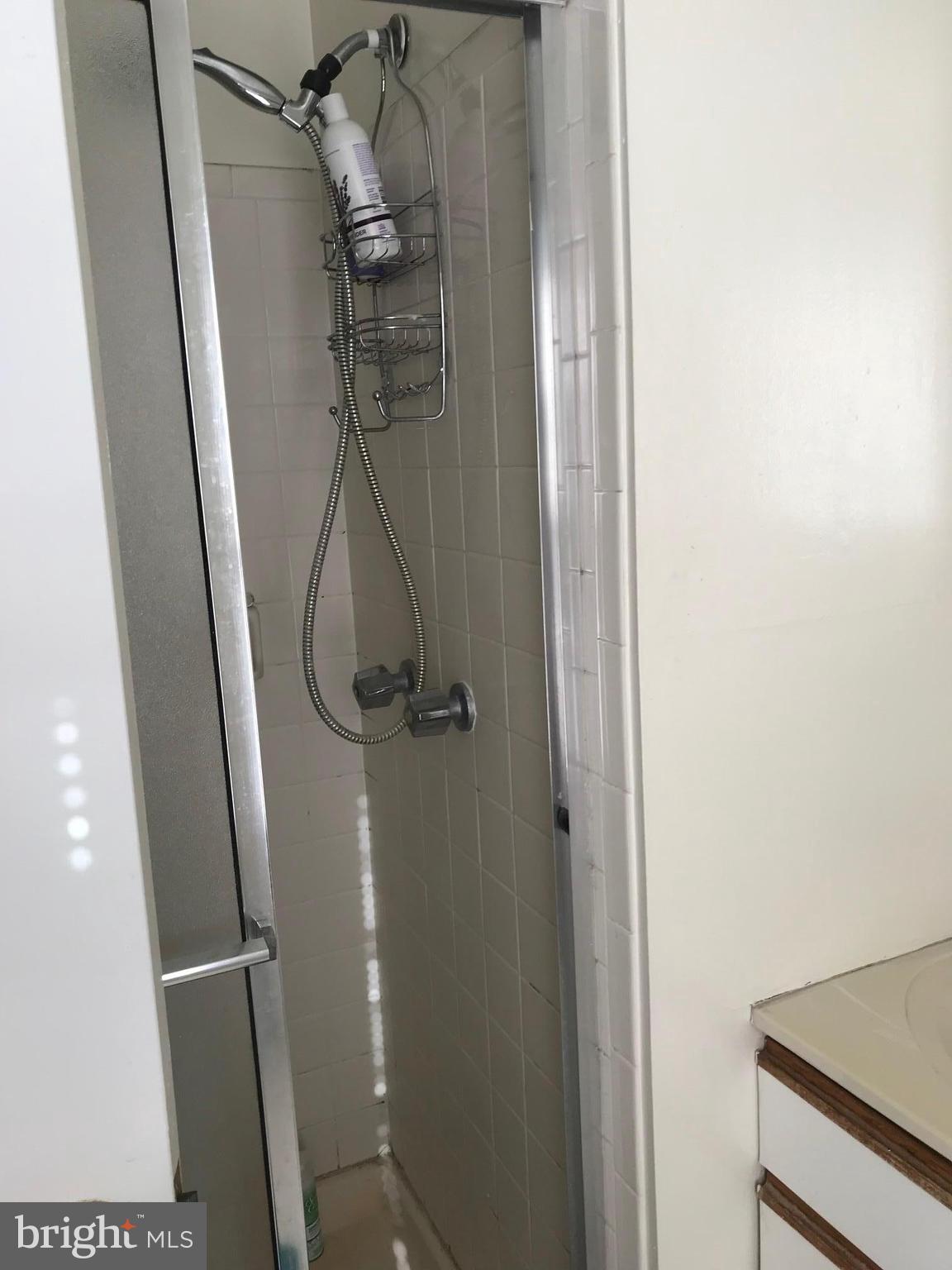 617 South Paca Street Baltimore, MD 21230 - Photo 15 of 25 Upper Level - Bath