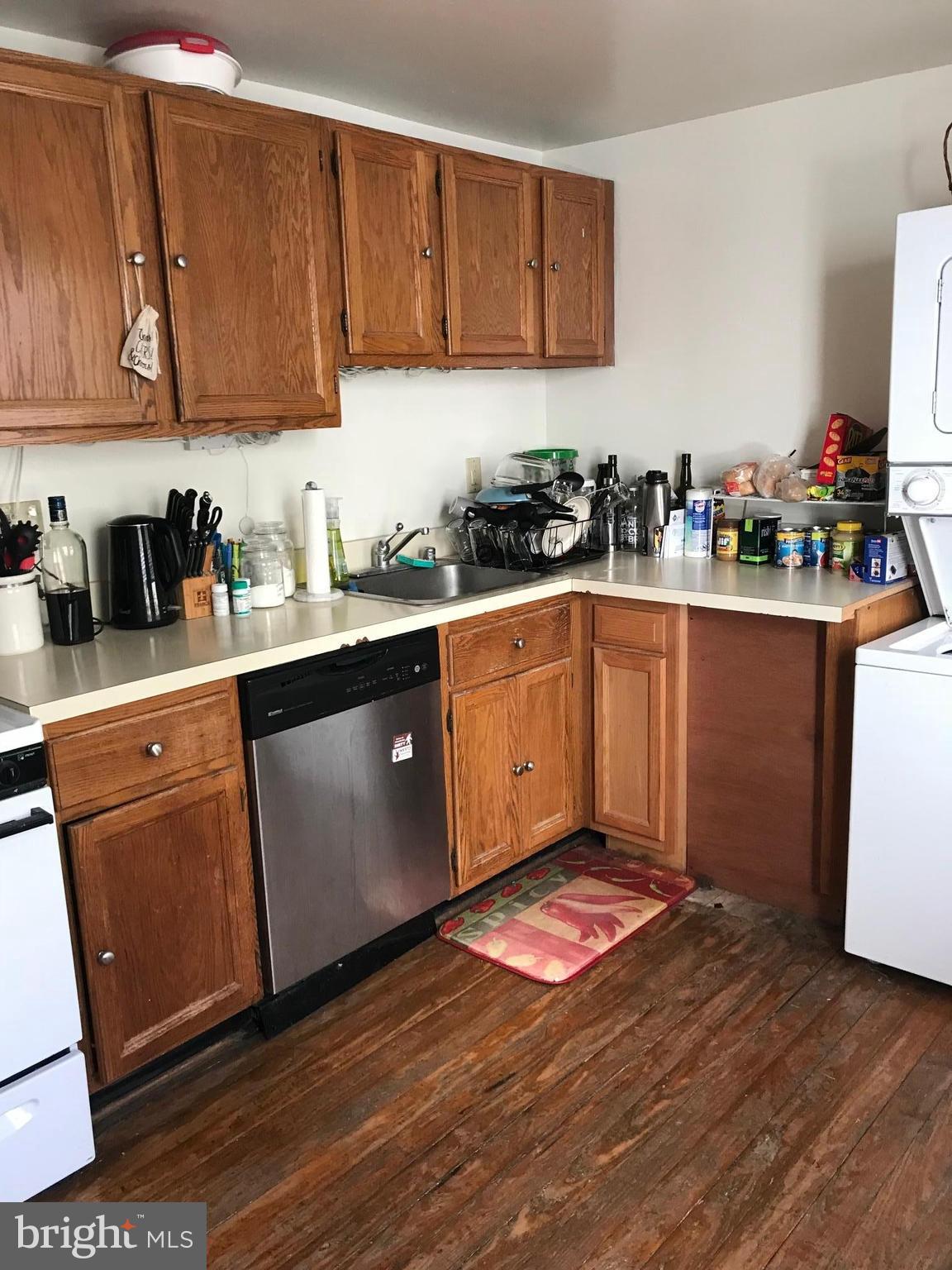 617 South Paca Street Baltimore, MD 21230 - Photo 23 of 25 Upper Level - Kitchen w/Hardwood and Wood Cabs