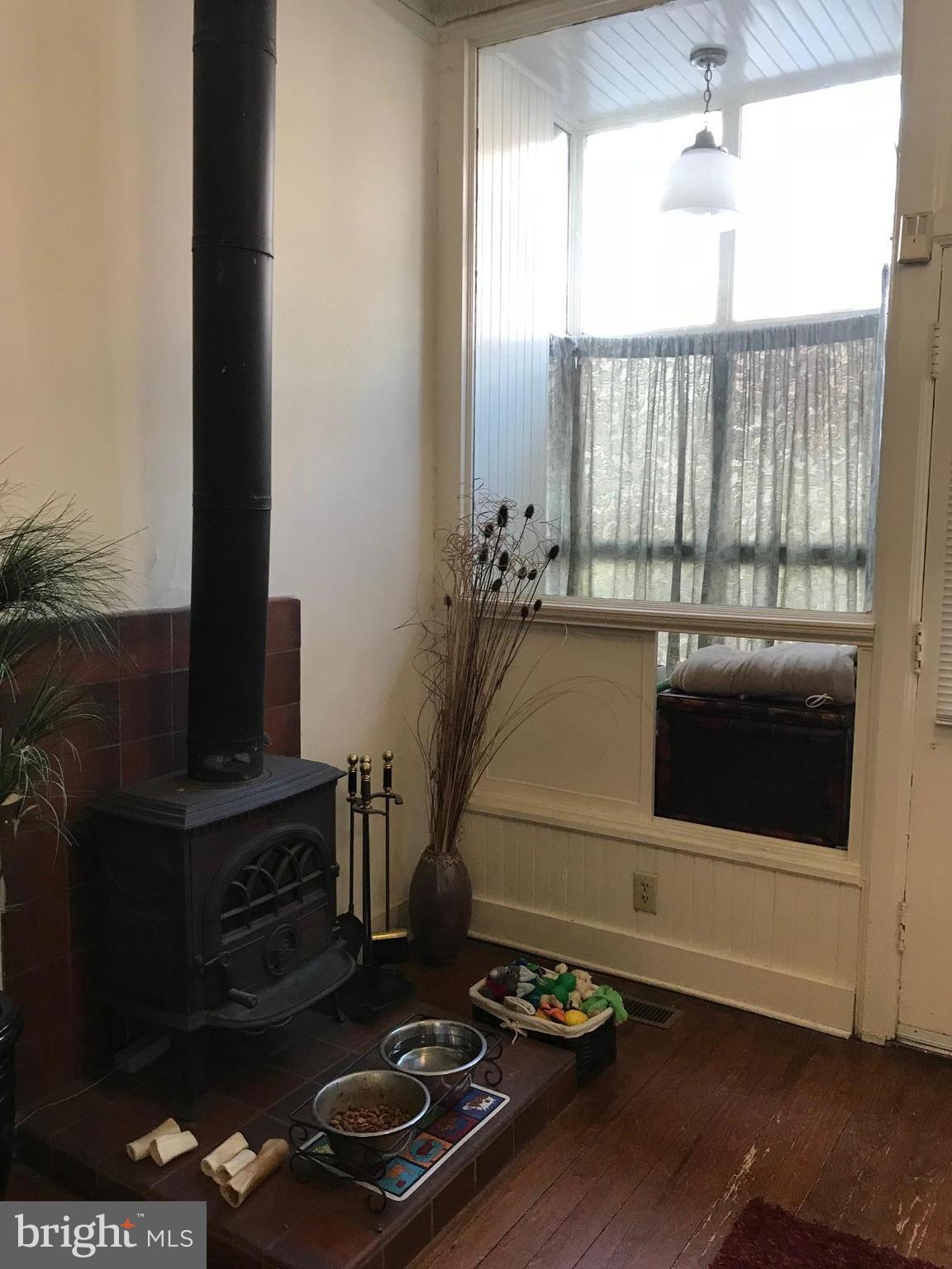 617 South Paca Street Baltimore, MD 21230 - Photo 7 of 25 Lower Unit - Pellet Stove, Store Front Windows