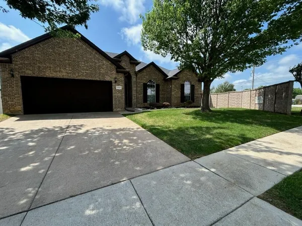 $290,000 | 1500 Park Crest Drive, Crowley, TX 76036