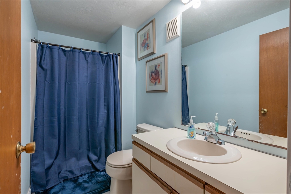 5 Tsienneto Road, Unit 4 Derry, NH 03038 - Photo 15 of 27 Gallery Image 15