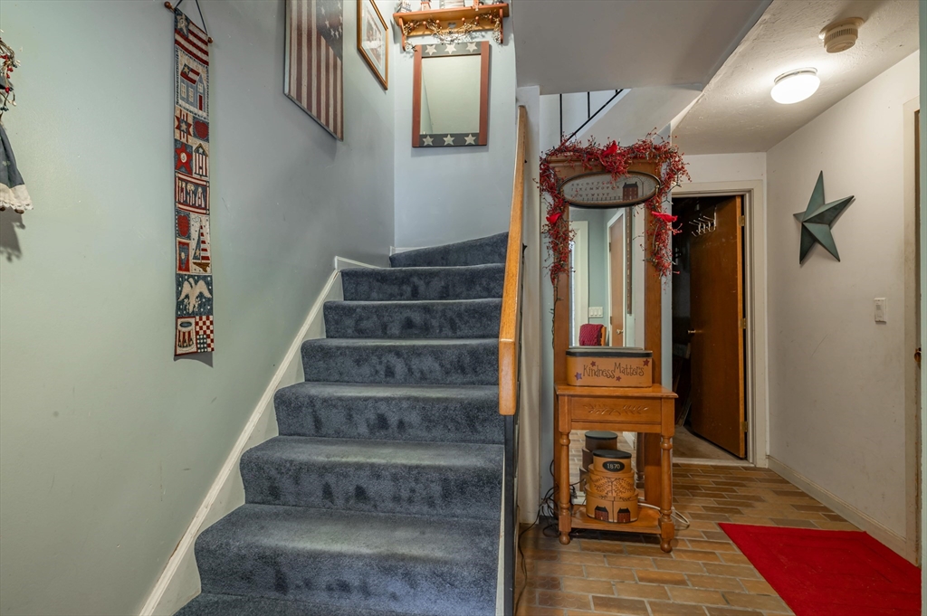 5 Tsienneto Road, Unit 4 Derry, NH 03038 - Photo 3 of 27 Gallery Image 3