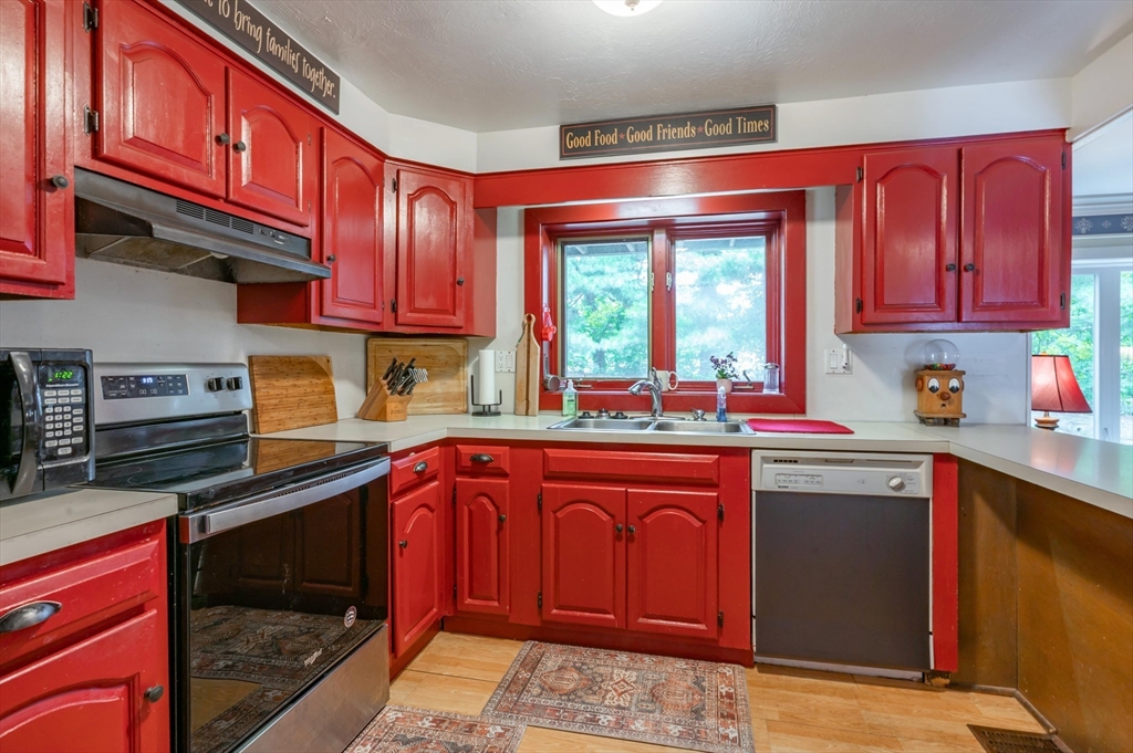 5 Tsienneto Road, Unit 4 Derry, NH 03038 - Photo 5 of 27 Gallery Image 5