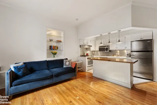 $969,000 | 260 West 10th Street, Unit 2E | West Village