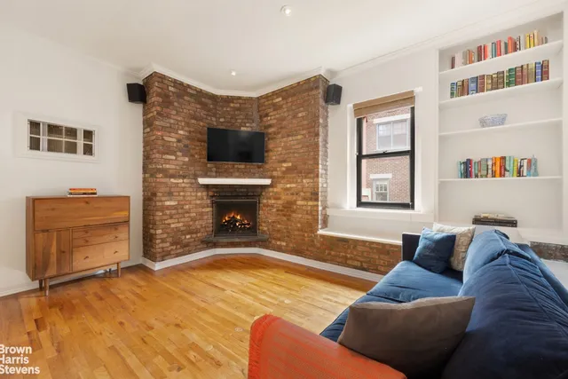 $969,000 | 260 West 10th Street, Unit 2E | West Village