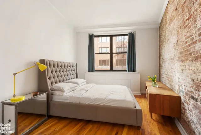 $969,000 | 260 West 10th Street, Unit 2E | West Village