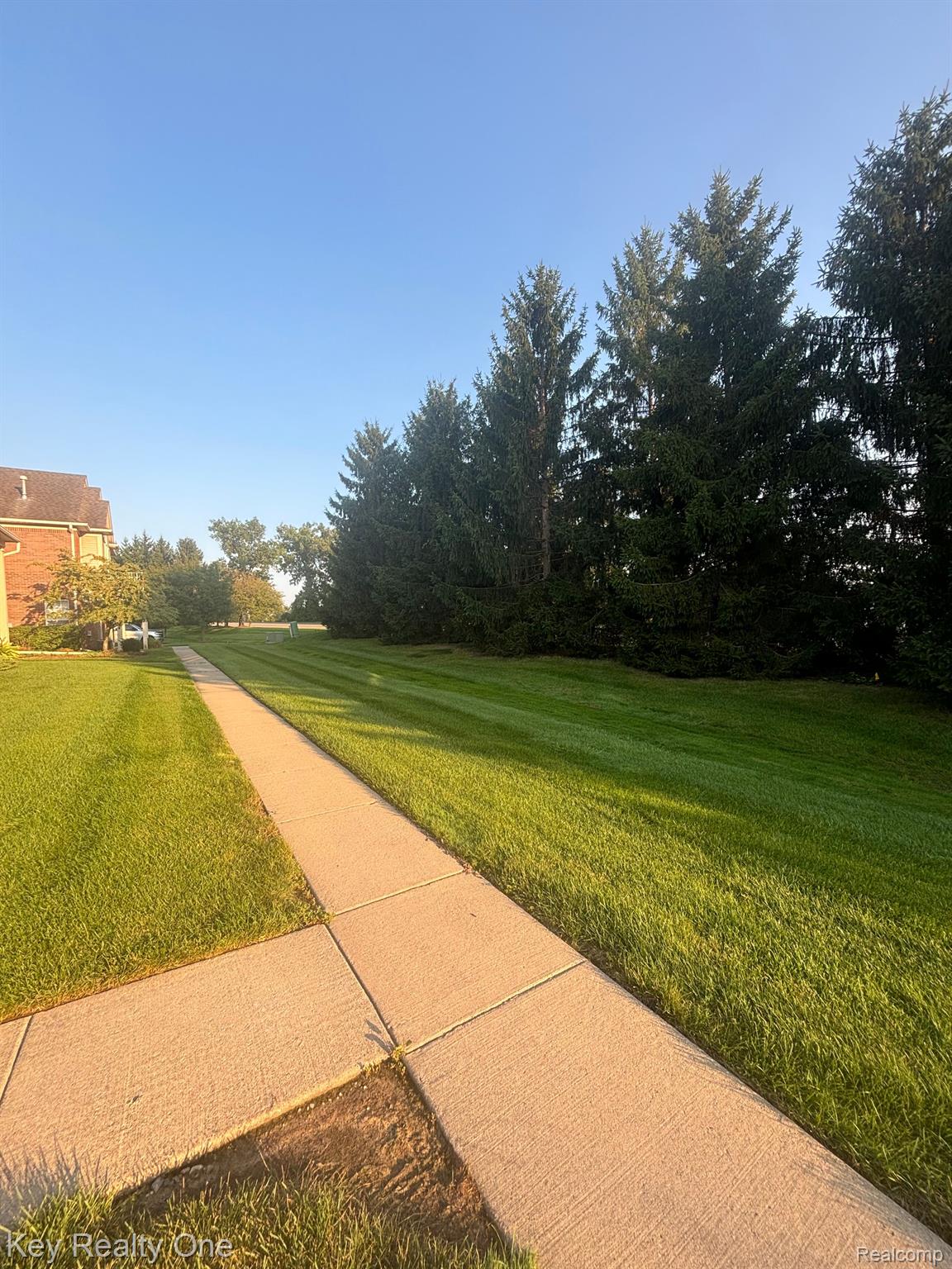1770 Flagstone Circle Rochester, MI 48307 - Photo 4 of 49 Sidewalks throughput the community