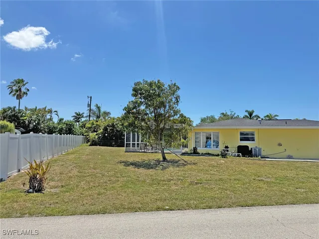 a view of a house with a big yard