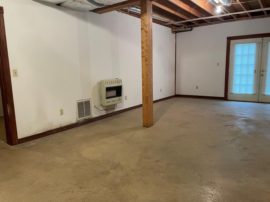 95 Ratteree Road Buchanan, TN 38222 - Photo 31 of 33 a view of a livingroom with an empty space