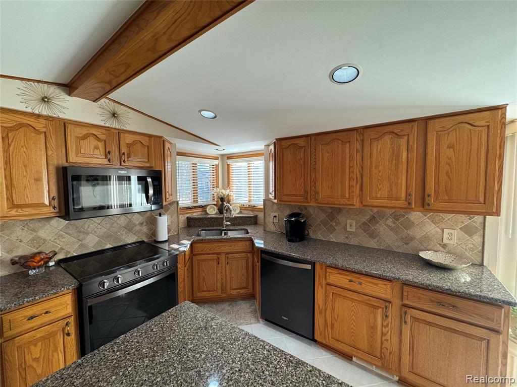 48583 Tilch Road Macomb, MI 48044 - Photo 17 of 53