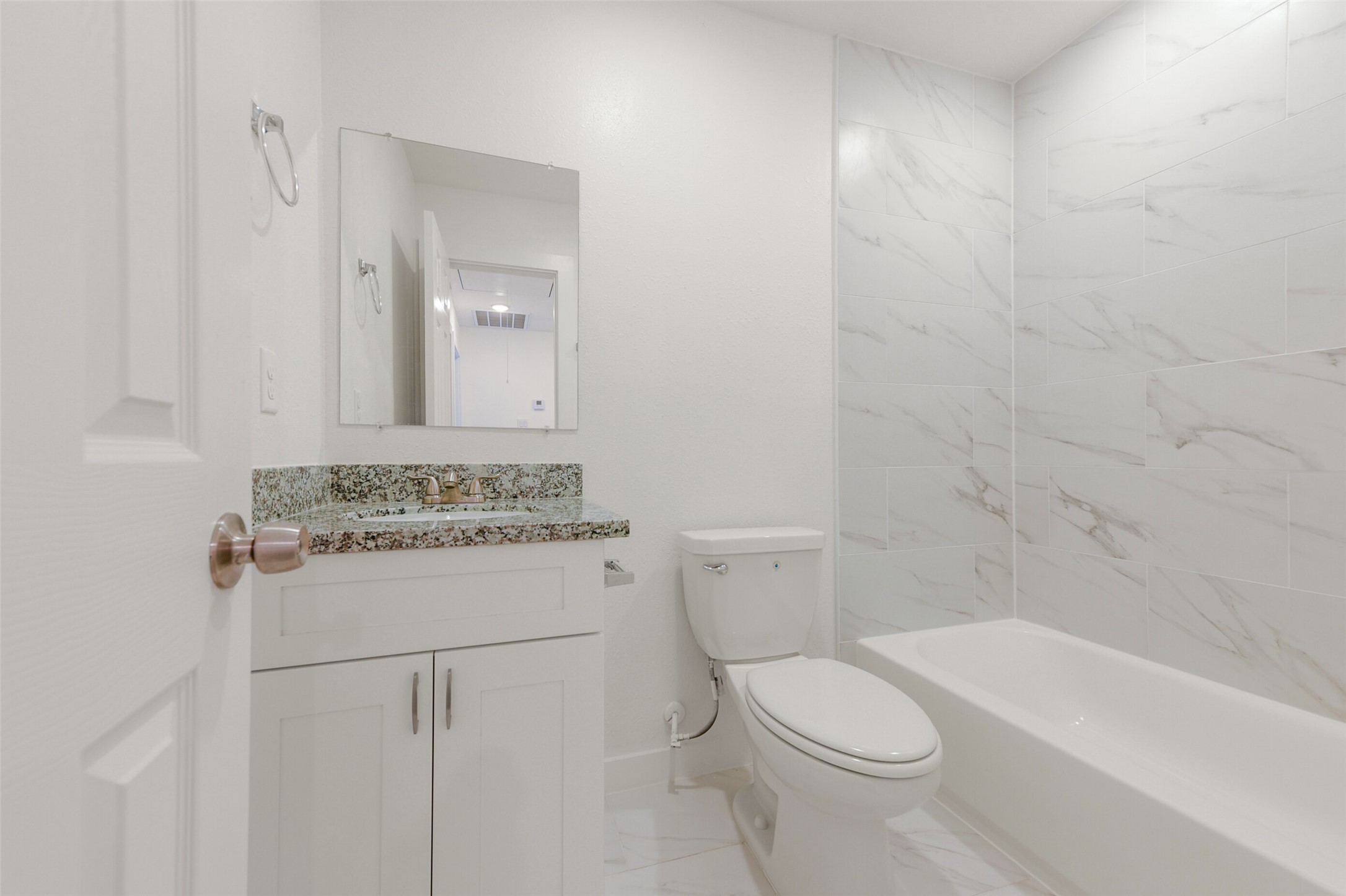 8713 Southwark Street, Unit B Houston, TX 77028 - Photo 14 of 17 a bathroom with a sink a toilet and bathtub