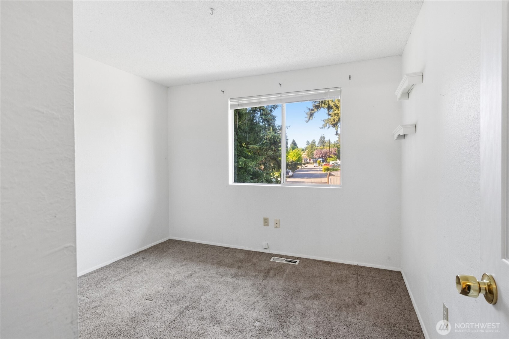 3713 Southwest 338th Place Federal Way, WA 98023 - Photo 13 of 37