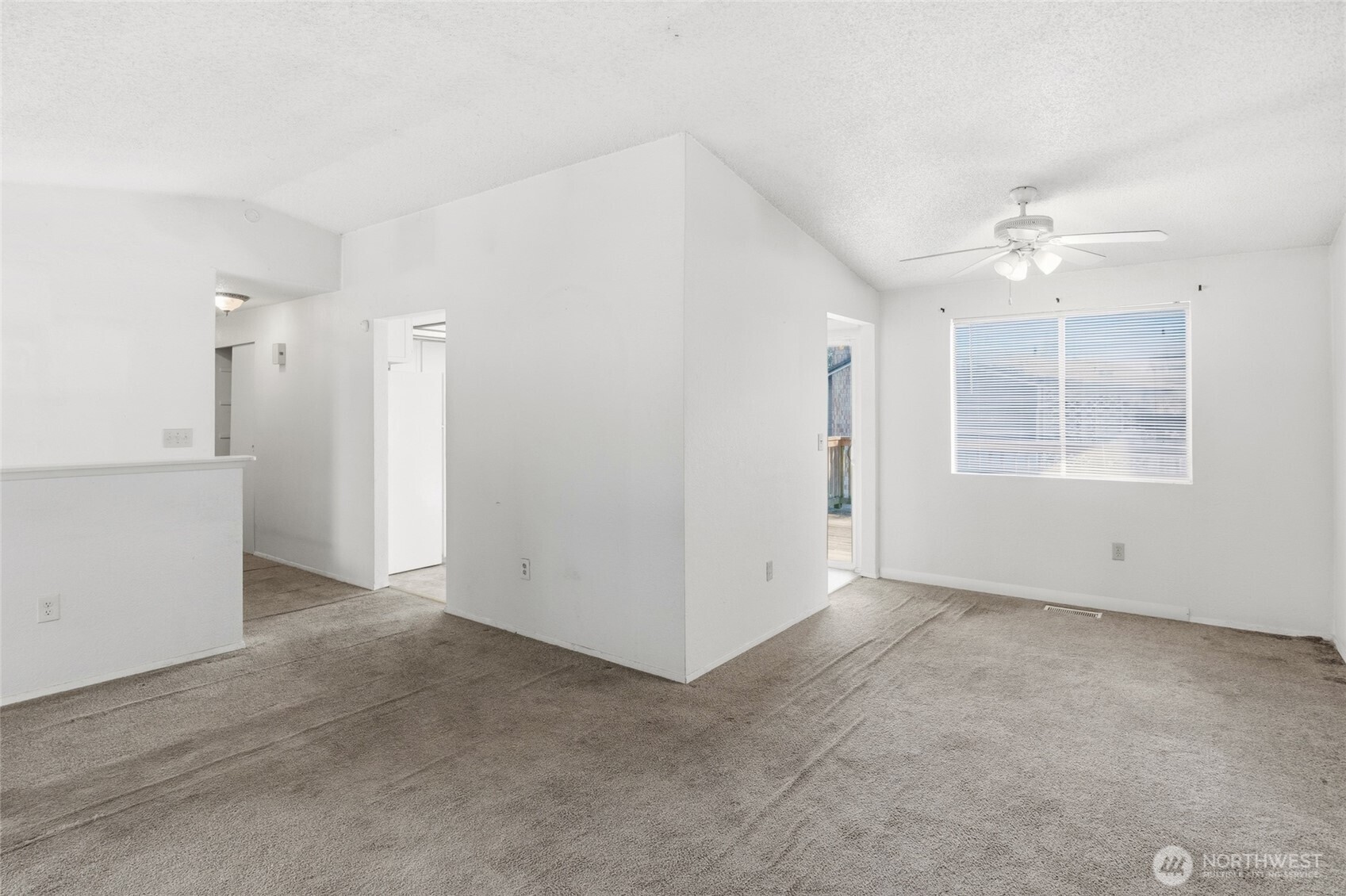 3713 Southwest 338th Place Federal Way, WA 98023 - Photo 5 of 37