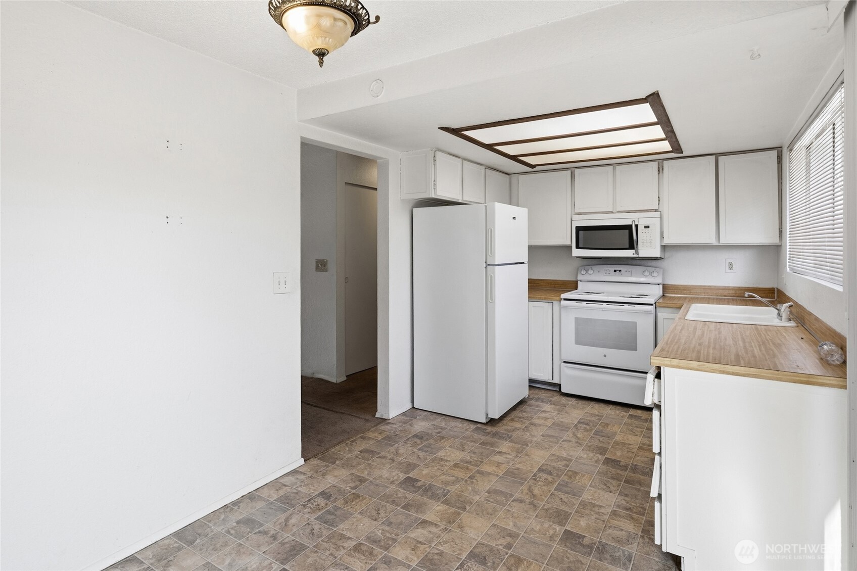 3713 Southwest 338th Place Federal Way, WA 98023 - Photo 7 of 37