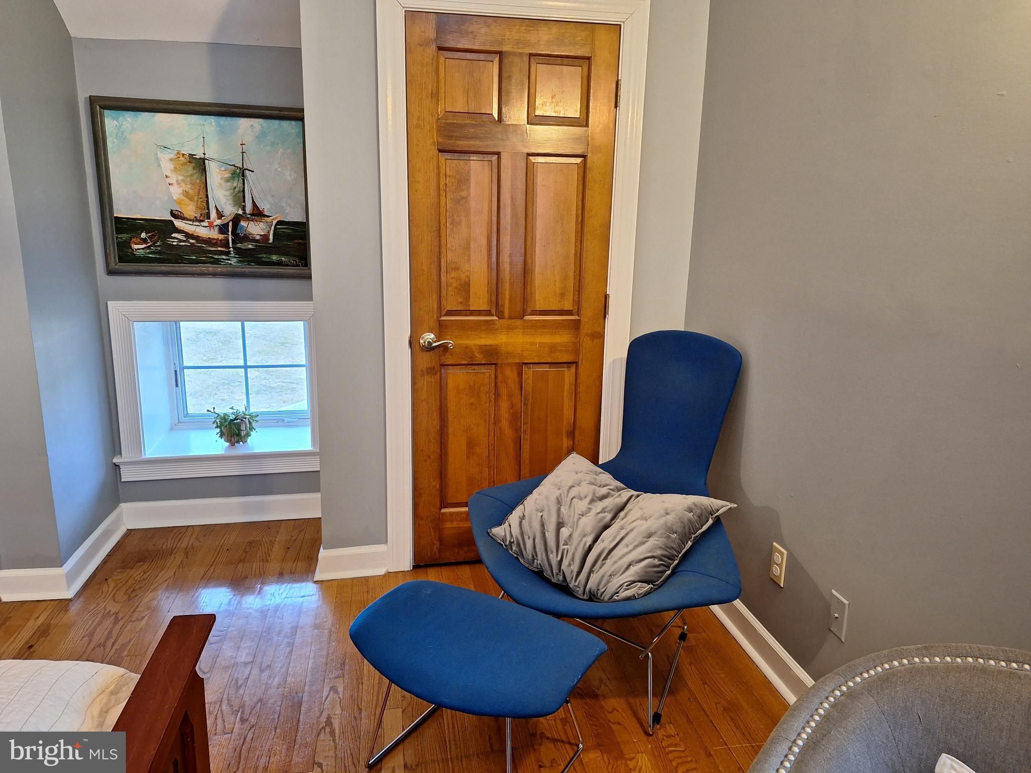 2254 Winchester Road Delaplane, VA 20144 - Photo 34 of 50 a living room with furniture and a chair