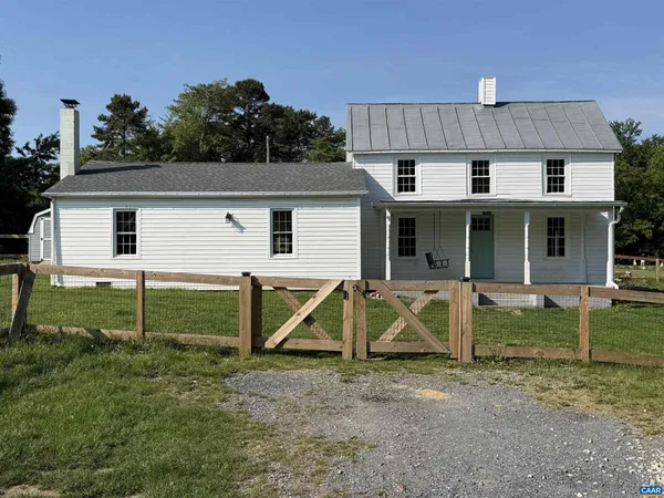 $325,000 | 1983 Howardsville Turnpike, Lyndhurst, VA 22952