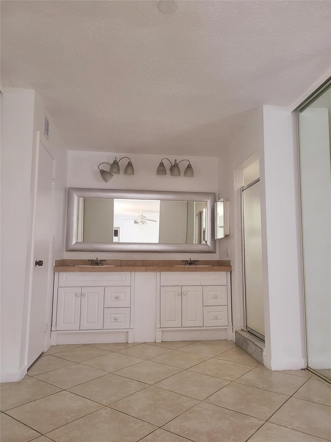 912 Springdale Circle, Unit 912 Palm Springs, FL 33461 - Photo 15 of 21 Photo 15