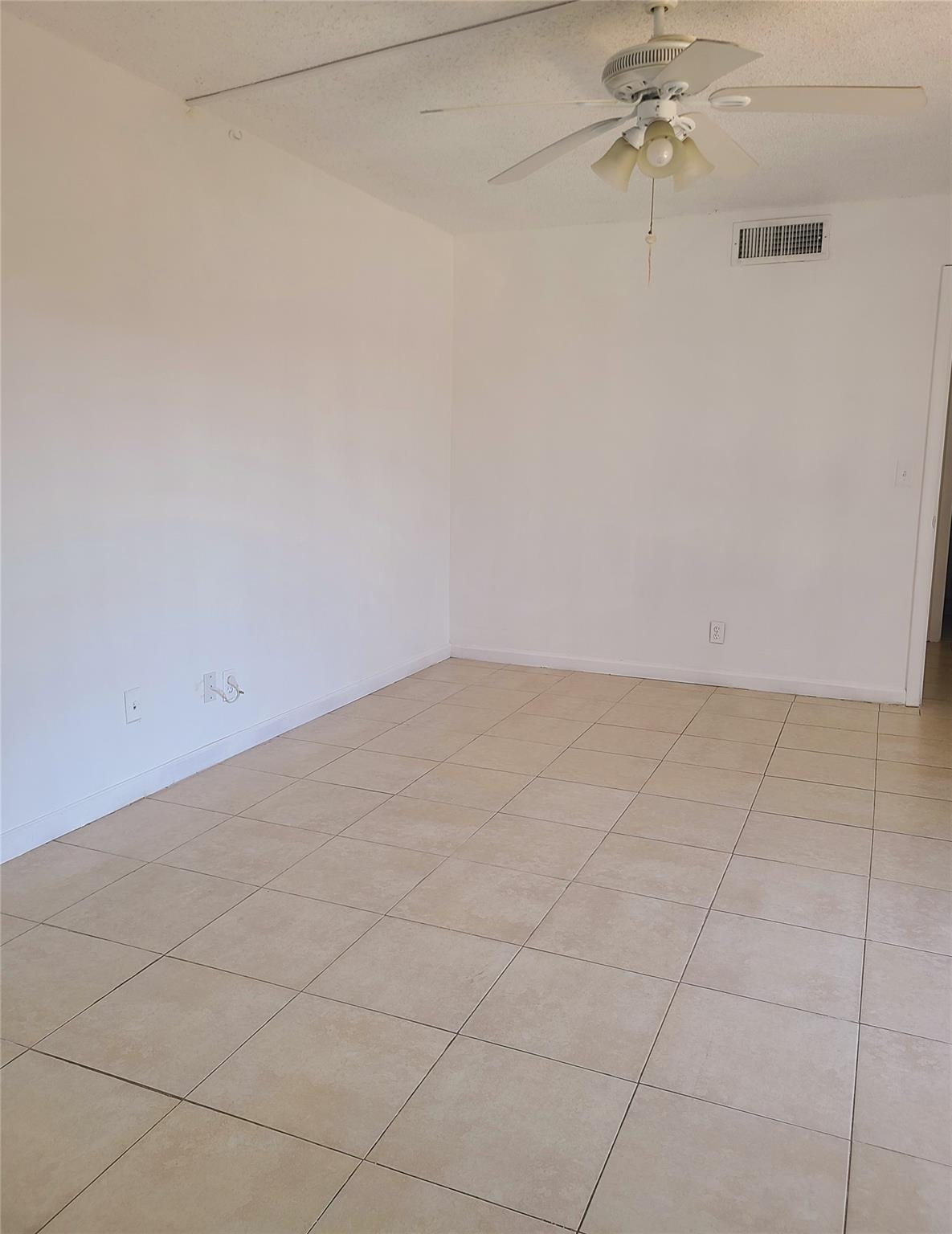 912 Springdale Circle, Unit 912 Palm Springs, FL 33461 - Photo 18 of 21 Photo 18